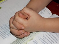 child-praying-hands-1510773_640